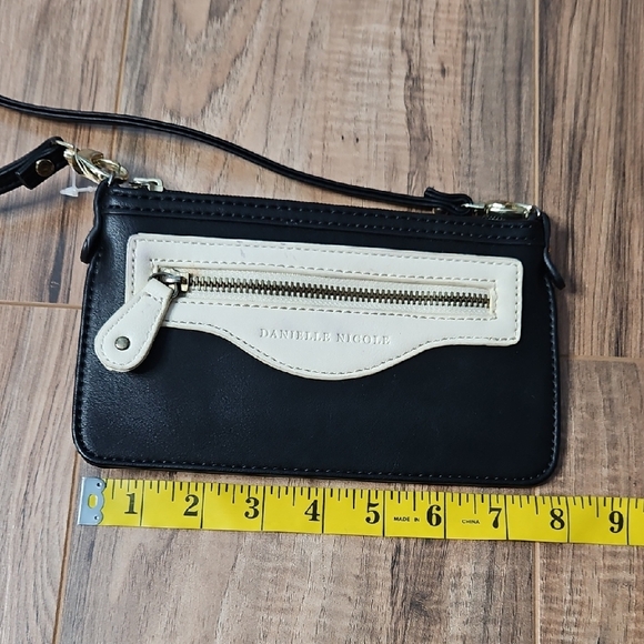 Danielle Nicole Black and Cream Crossbody Bag - Picture 12 of 16